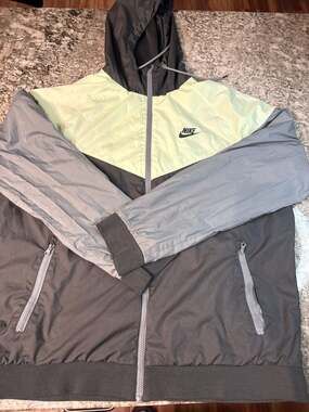 Nike Sportswear Windrunner Full-Zip Hooded Windbreaker Jacket - Black/Jade Horiz